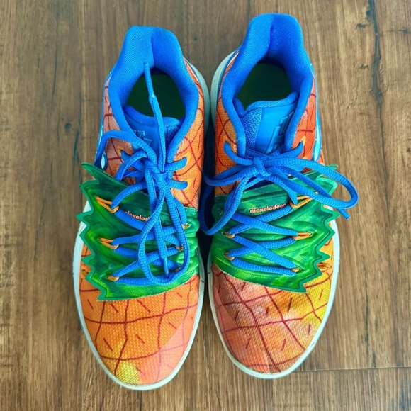 RARE Nike SpongeBob SquarePants Pineapple House Kyrie 5 Size 4.5 Y - Picture 5 of 11